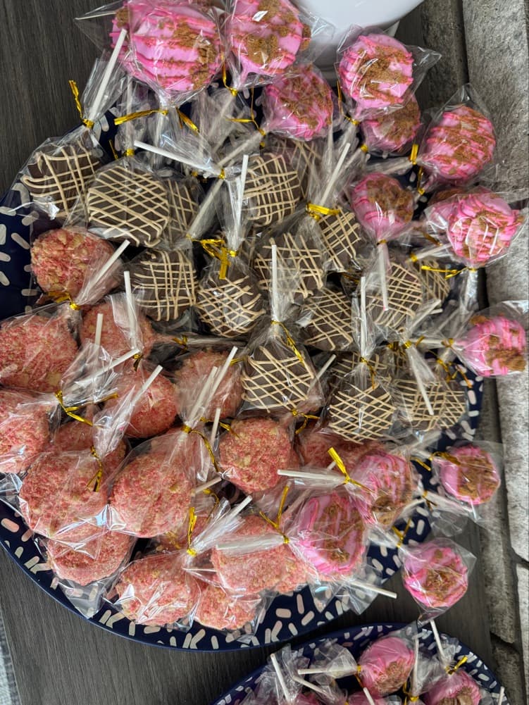 Love Bites Cake Pop Co photo