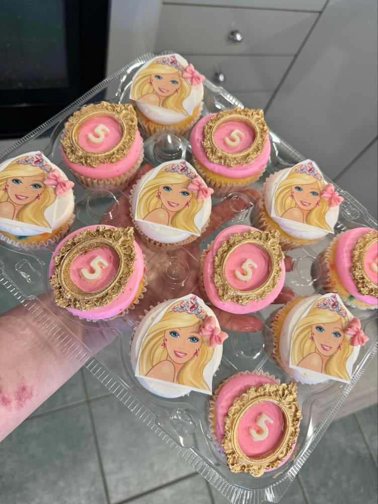 Elena Bakes Cakes photo