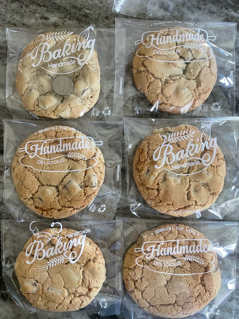 Mom, can you make cookies? -Absolutely! 🤎🧸🍪