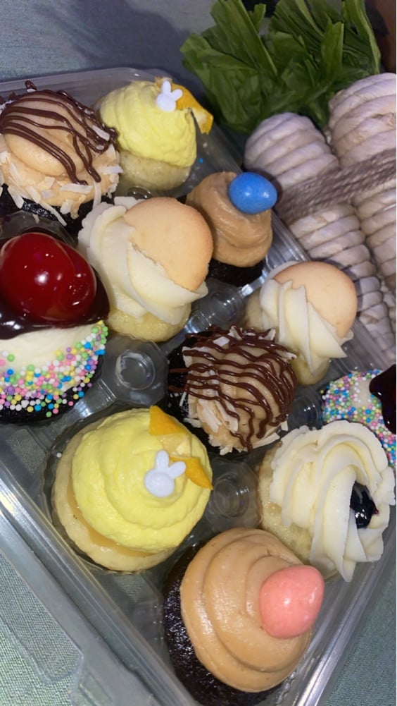 Cakepops + Confections