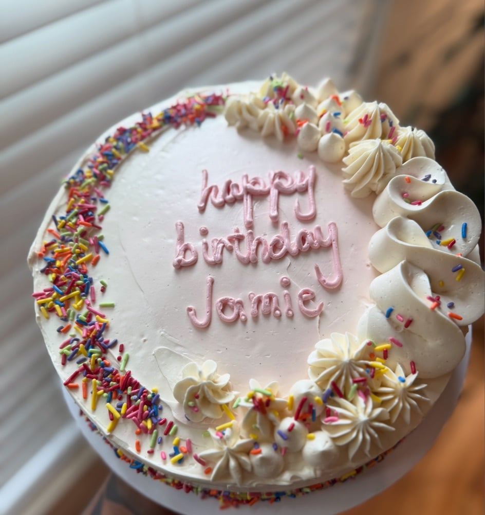 Gena Bakes Cakes